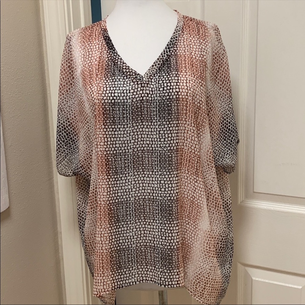NWOT CAbi Shortsleeved Blouse,‎ Small
